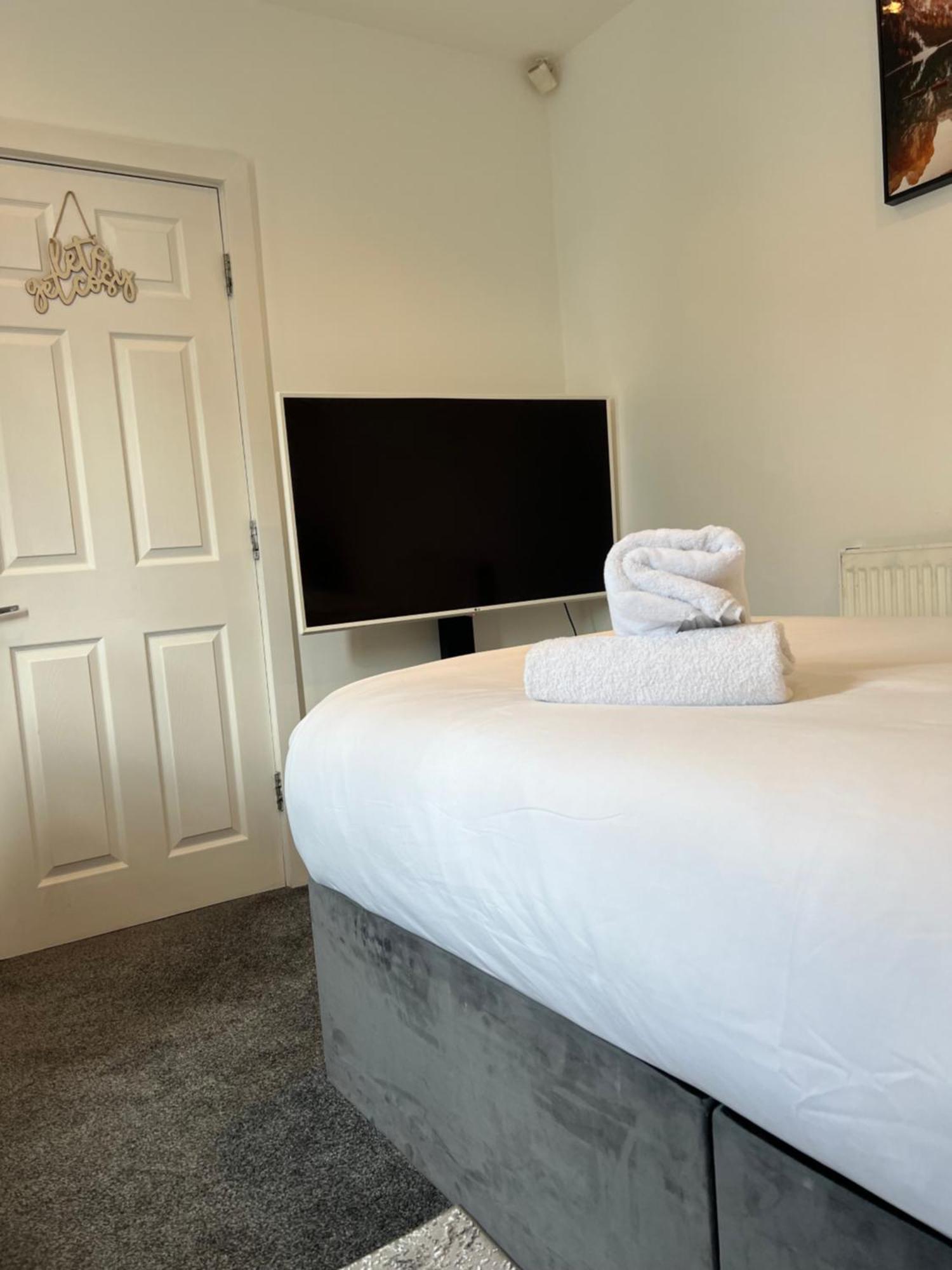 J&f In Leeds Homestay