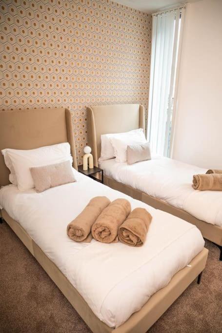Modern Centre Two Bedroom & Netflix & Wifi *