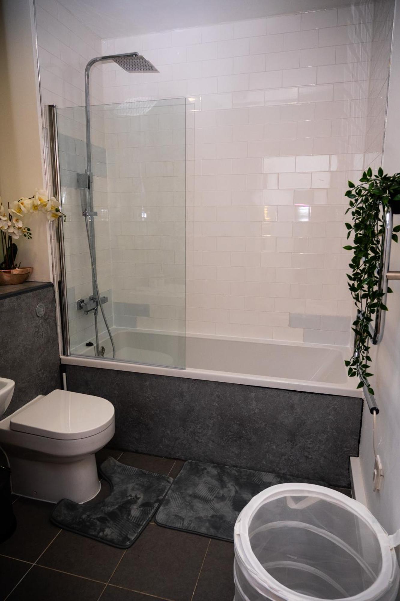 Modern Centre Two Bedroom & Netflix & Wifi Apartment Leeds (West Yorkshire)