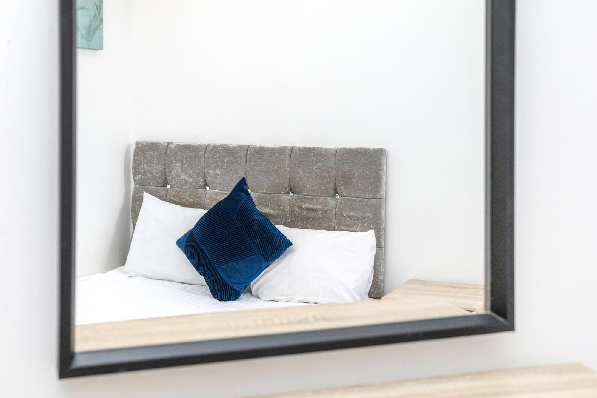 Spacious Close To City Centre With Secure Parking