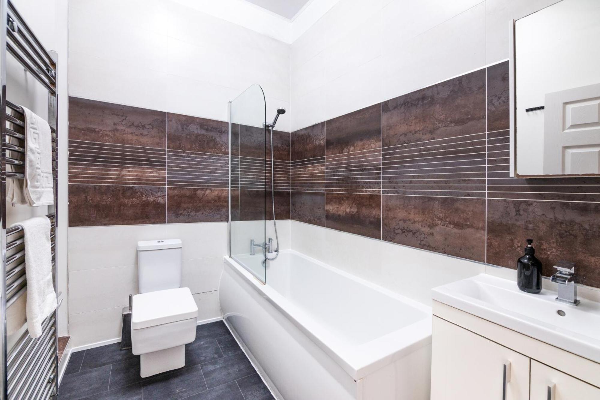 Apartment Spacious Close To City Centre With Secure Parking Leeds (West Yorkshire)