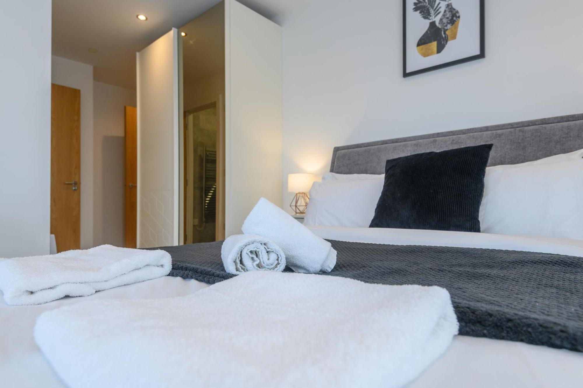 Luxury 3-bed, 3-bath Penthouse - Leeds Centre - Underground Parking Apartment Leeds (West Yorkshire)