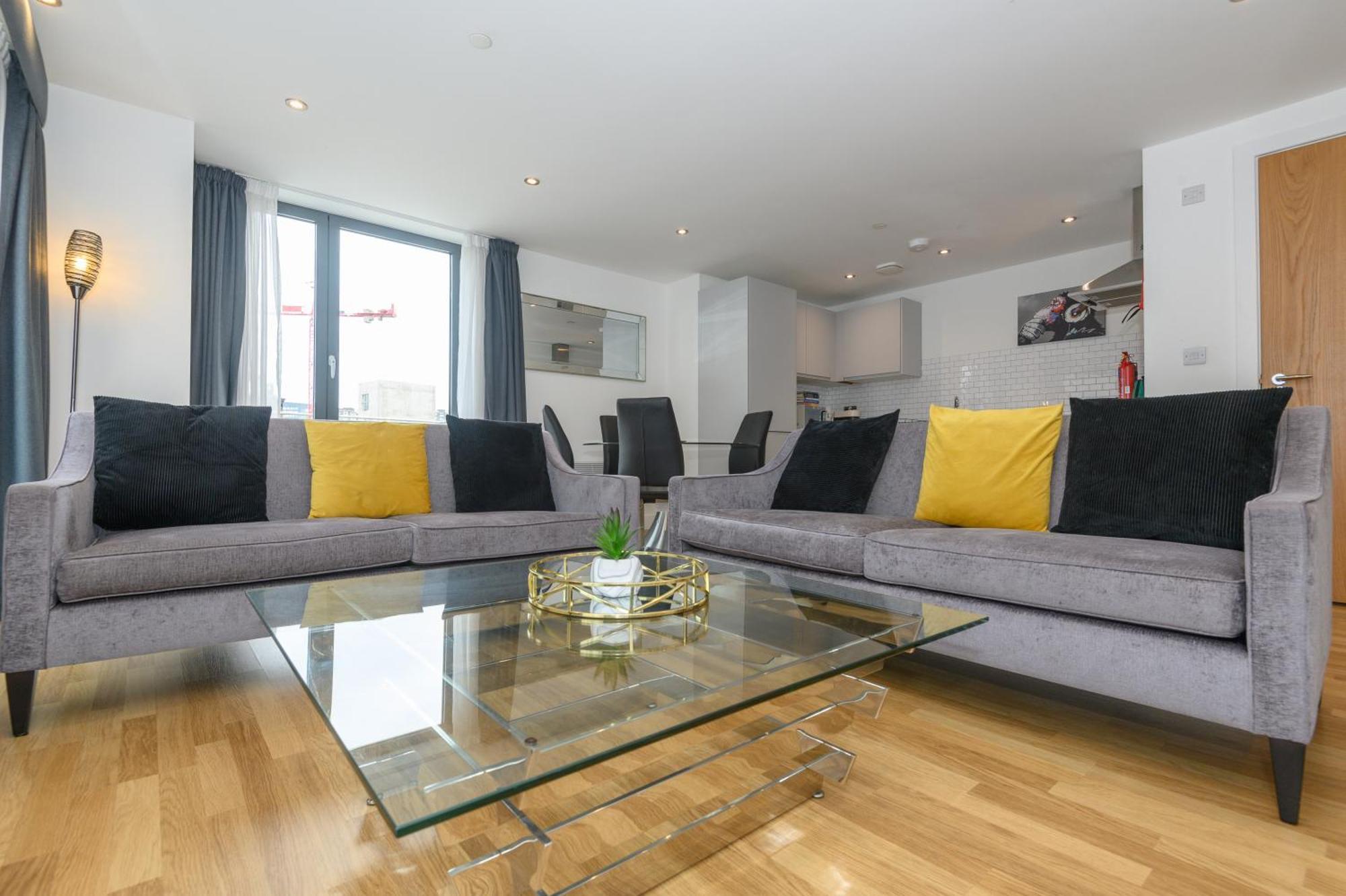 Luxury 3-bed, 3-bath Penthouse - Leeds Centre - Underground Parking