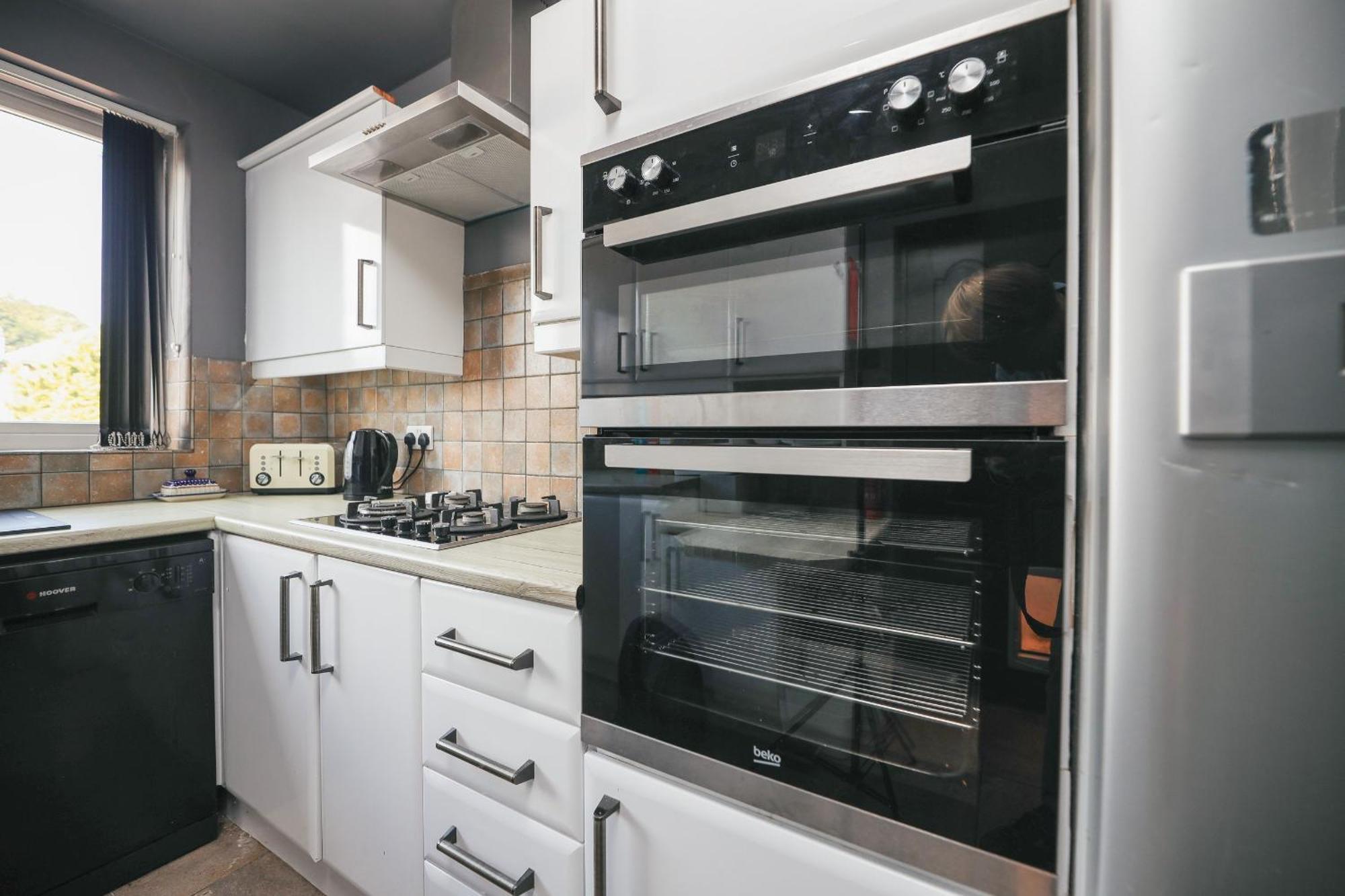 Franky's Place, In Roundhay, - Free Parking, Breakfast & Wifi