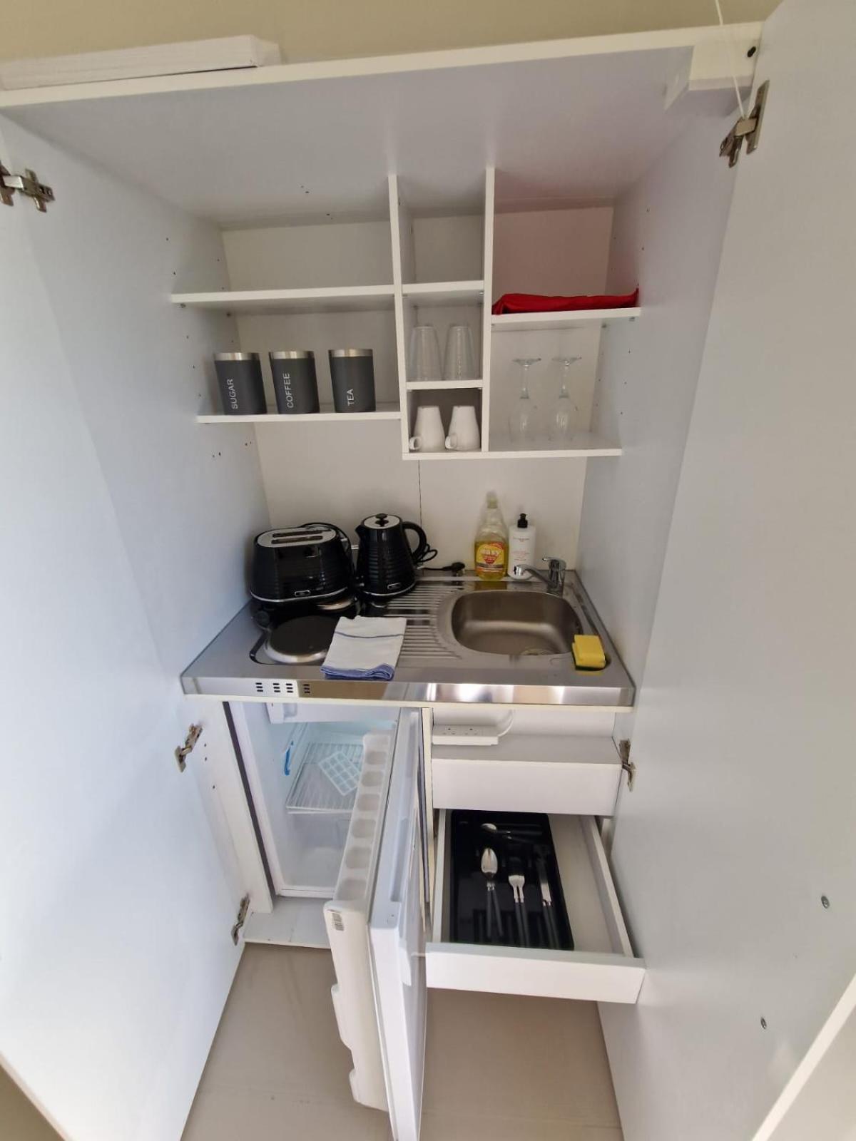 Mpl Ensuites With Kitchenettes - - Netflix & Wifi- First Direct & 02 Arena- Lgi Hospital & Uni 5 Mins