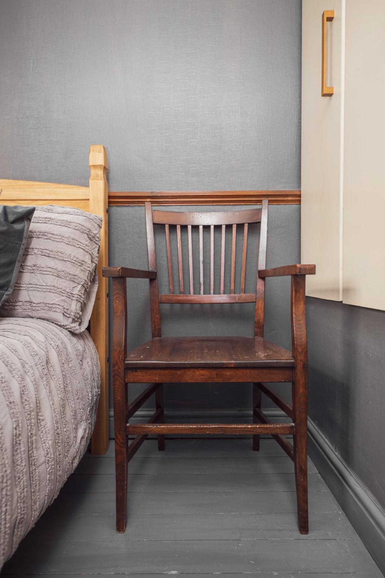 Bed & Breakfast Franky's Place, In Roundhay, - Free Parking, Breakfast & Wifi