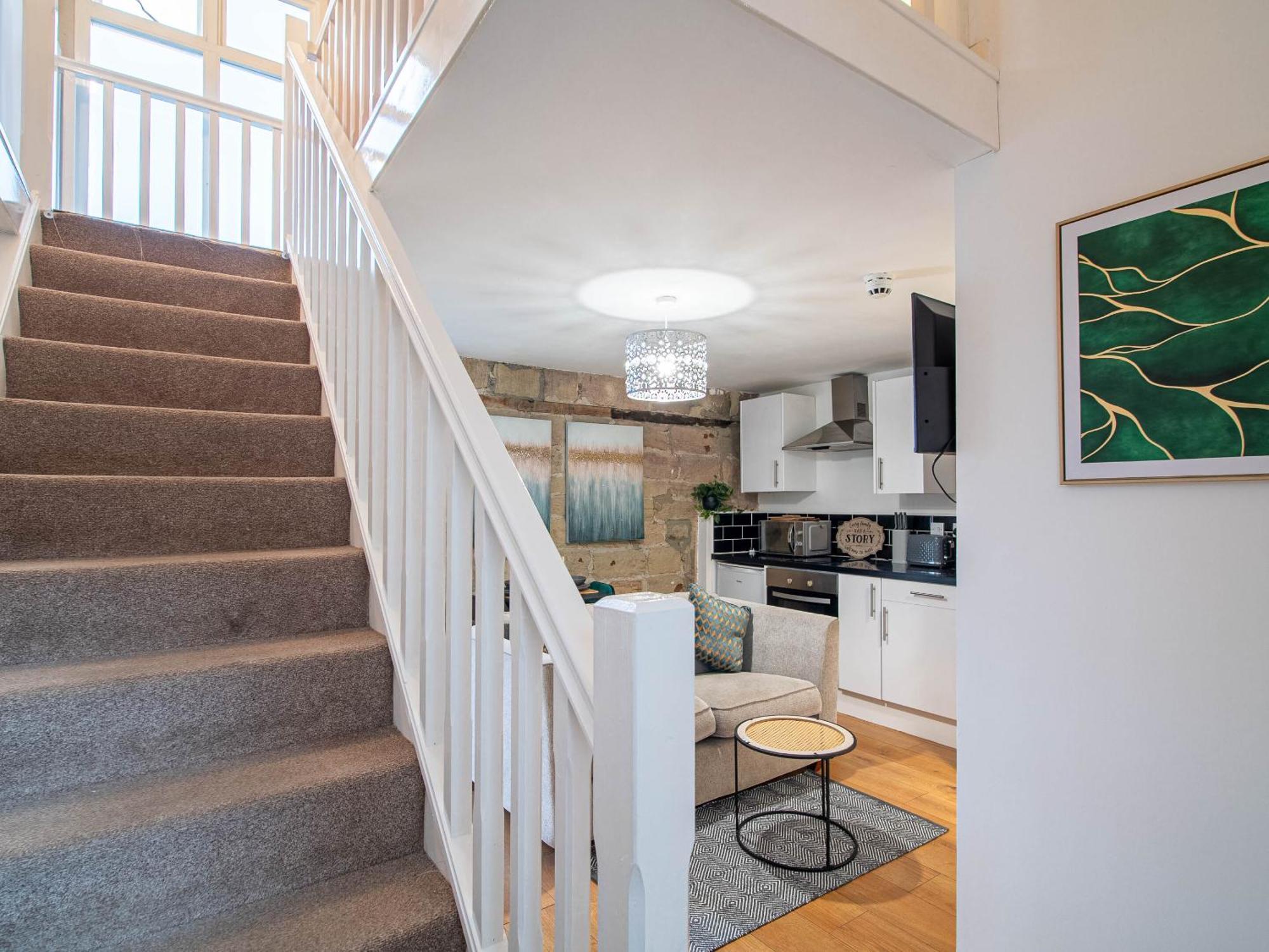 Bv Modern Near Kirkstall Shopping Centre *