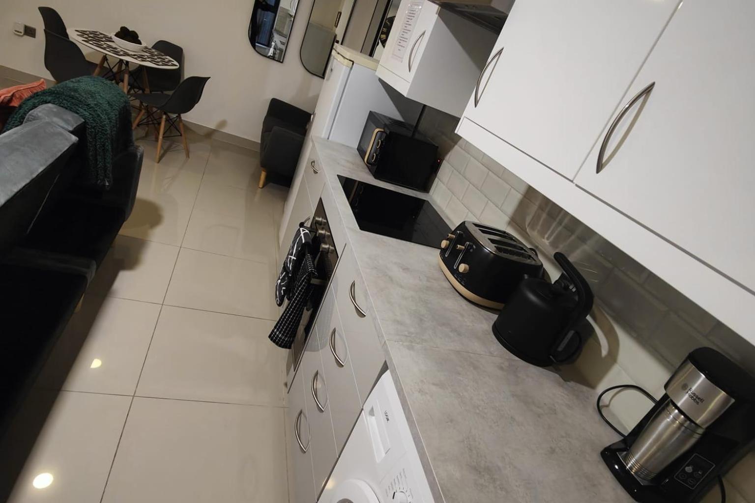 Leeds 3 Bed En-suites Retreat- Sleeps 9