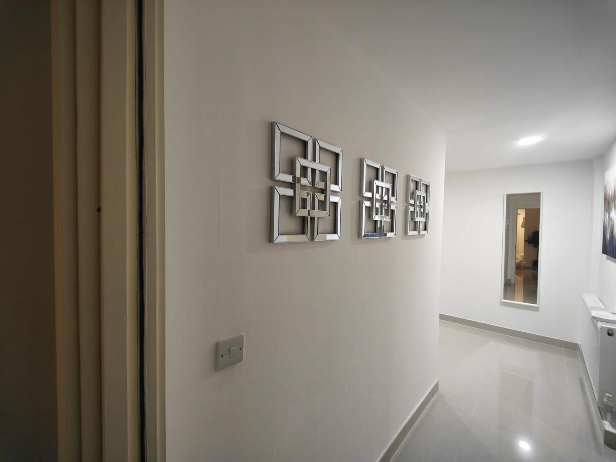 Leeds 3 Bed En-suites Retreat- Sleeps 9 Apartment
