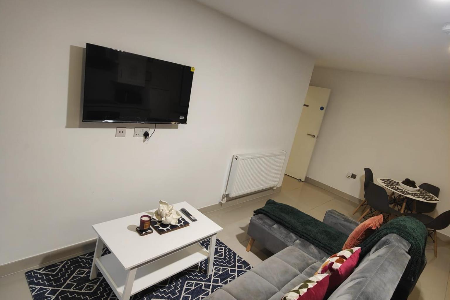Apartment Leeds 3 Bed En-suites Retreat- Sleeps 9 *
