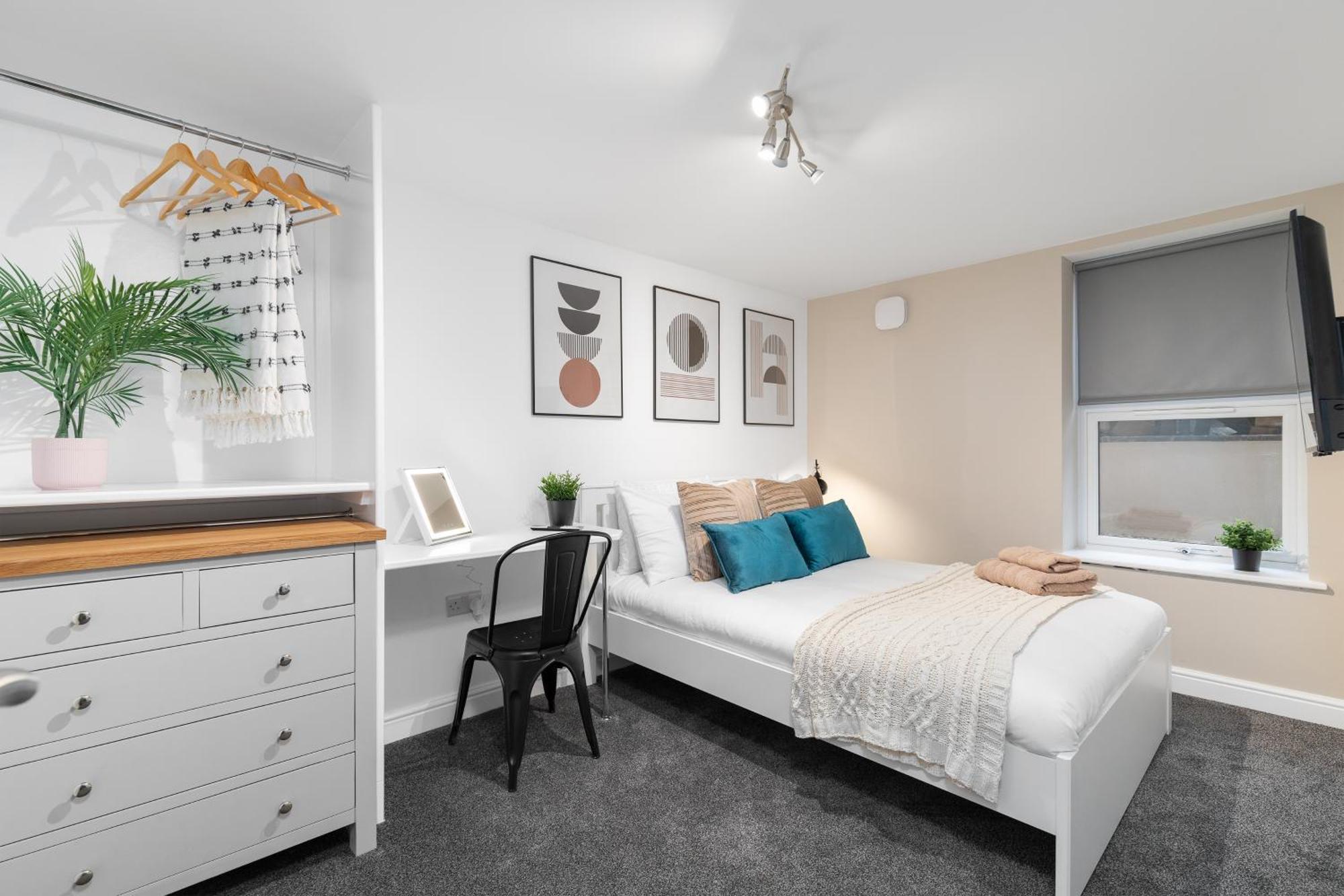 Luxury Lower-level One Bed Apartment Leeds (West Yorkshire)
