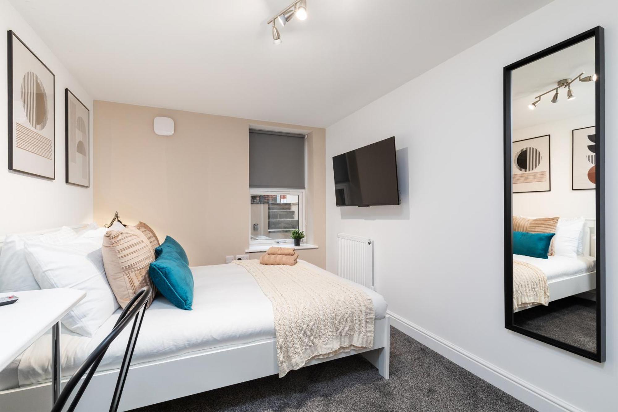 Luxury Lower-level One Bed Apartment