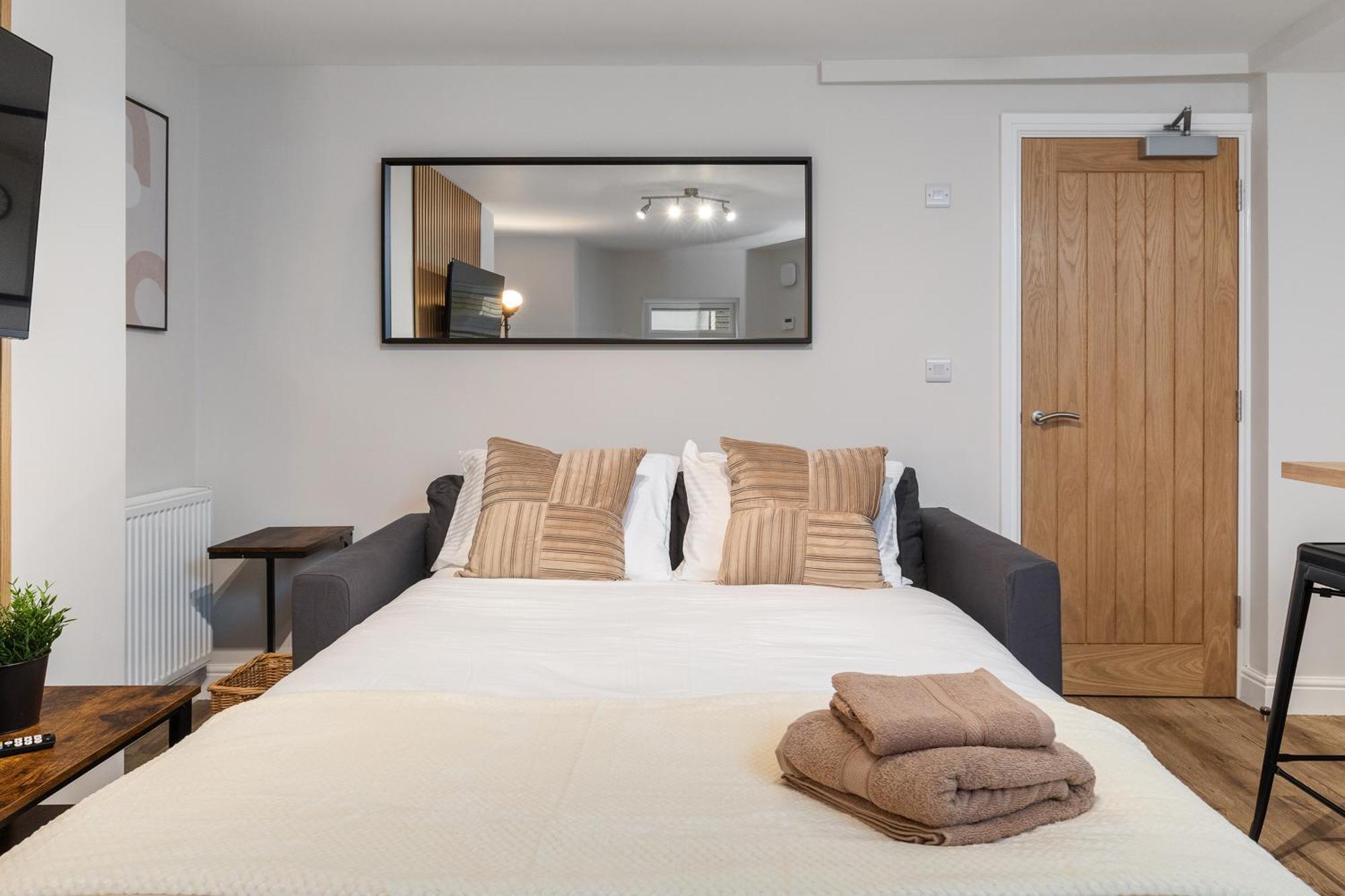 Luxury Lower-level One Bed Apartment Leeds (West Yorkshire)