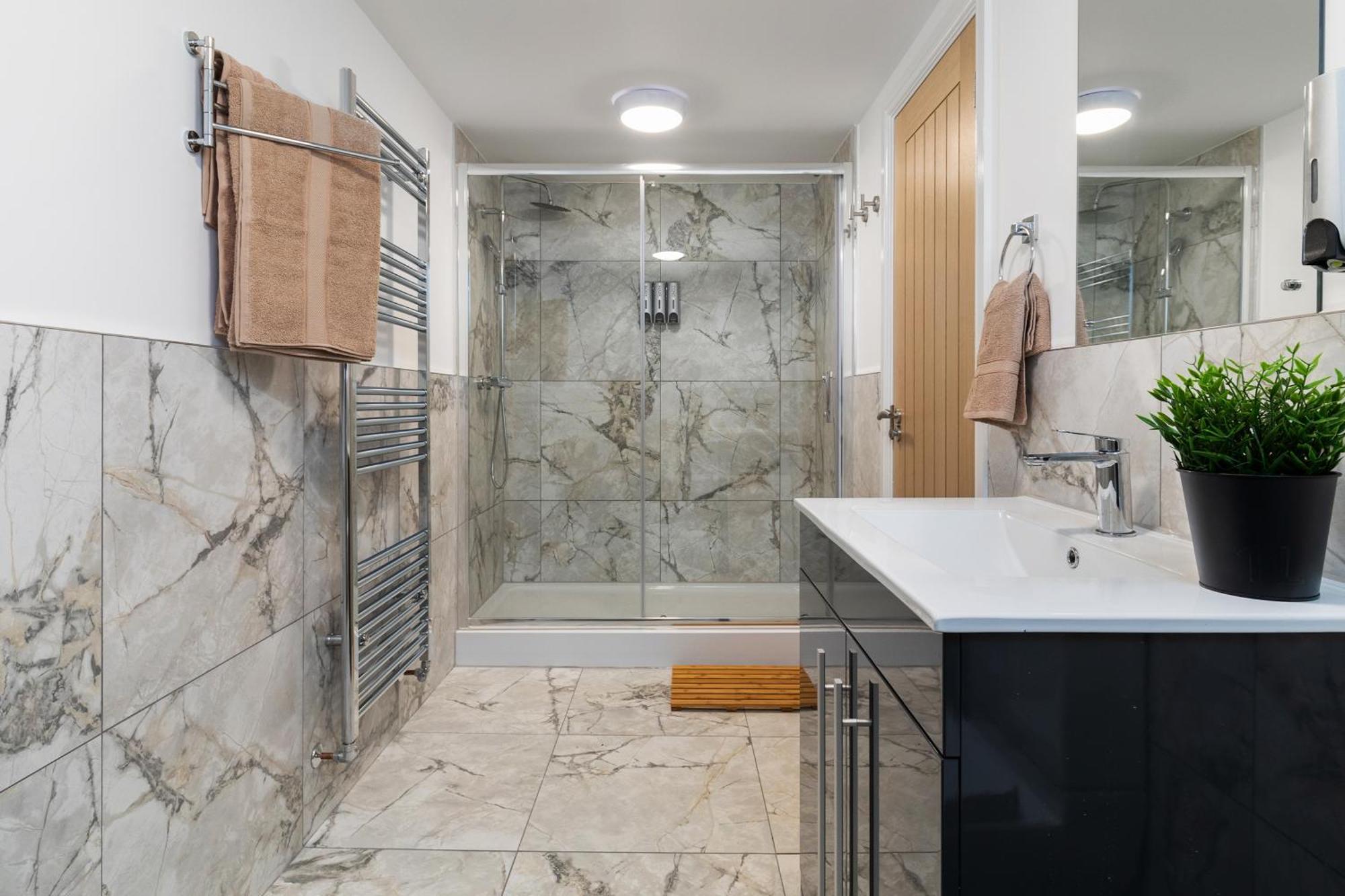 Luxury Lower-level One Bed Apartment *