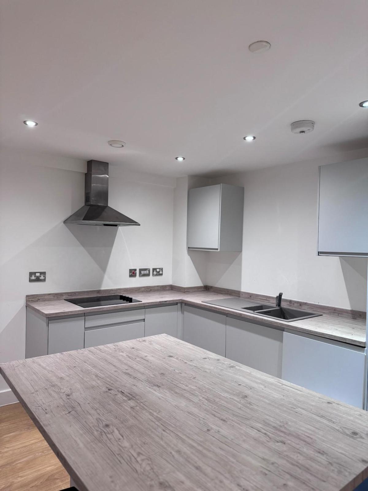 Flat In Leeds Centre With Unique Balcony *
