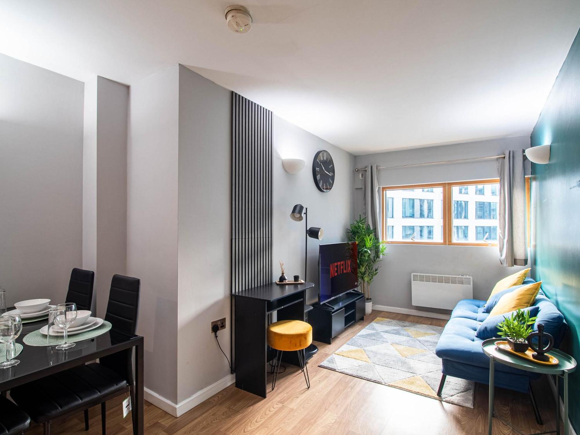 2 Bed Train Station View * Leeds (West Yorkshire)