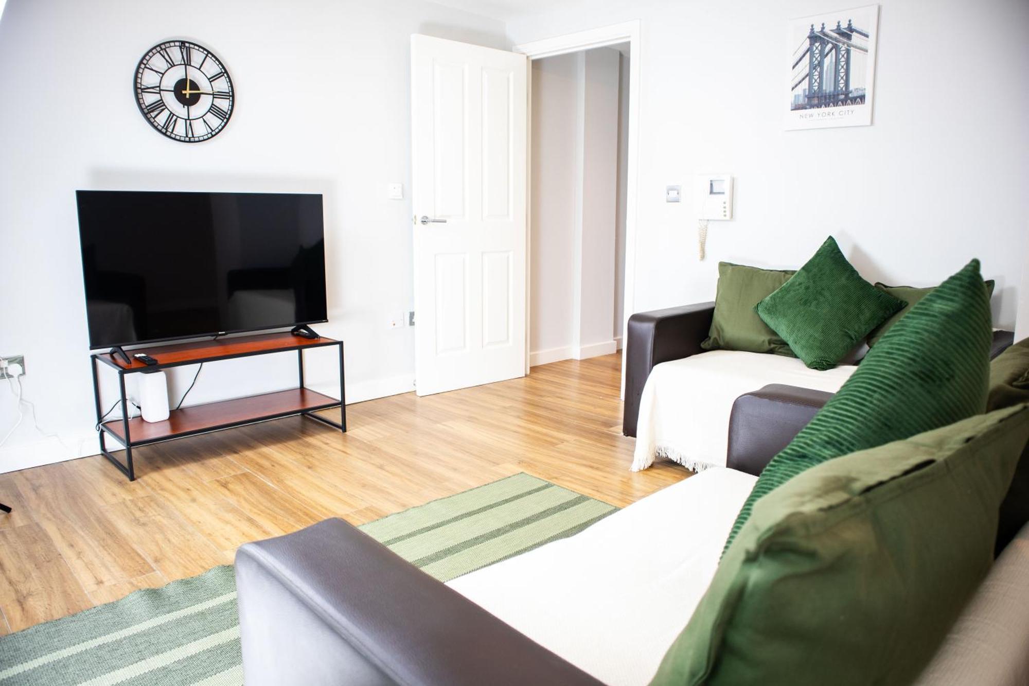 2 Bed Flat - Centre - For Relocatlors, Professionals, Long Rates Available Leeds (West Yorkshire)