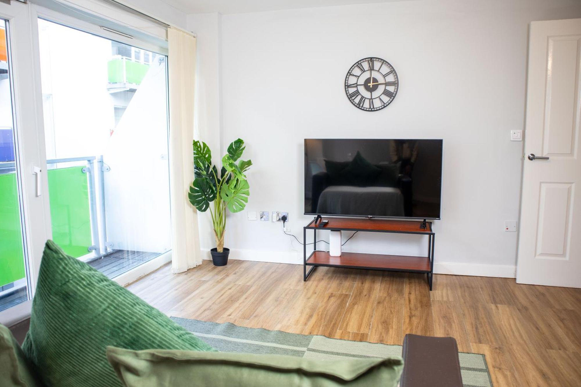 2 Bed Flat - Centre - For Relocatlors, Professionals, Long Rates Available Leeds (West Yorkshire)