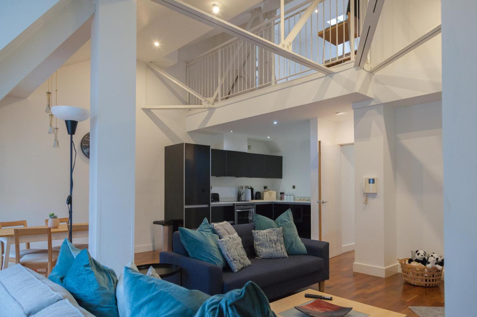 Centre Penthouse Apartment *