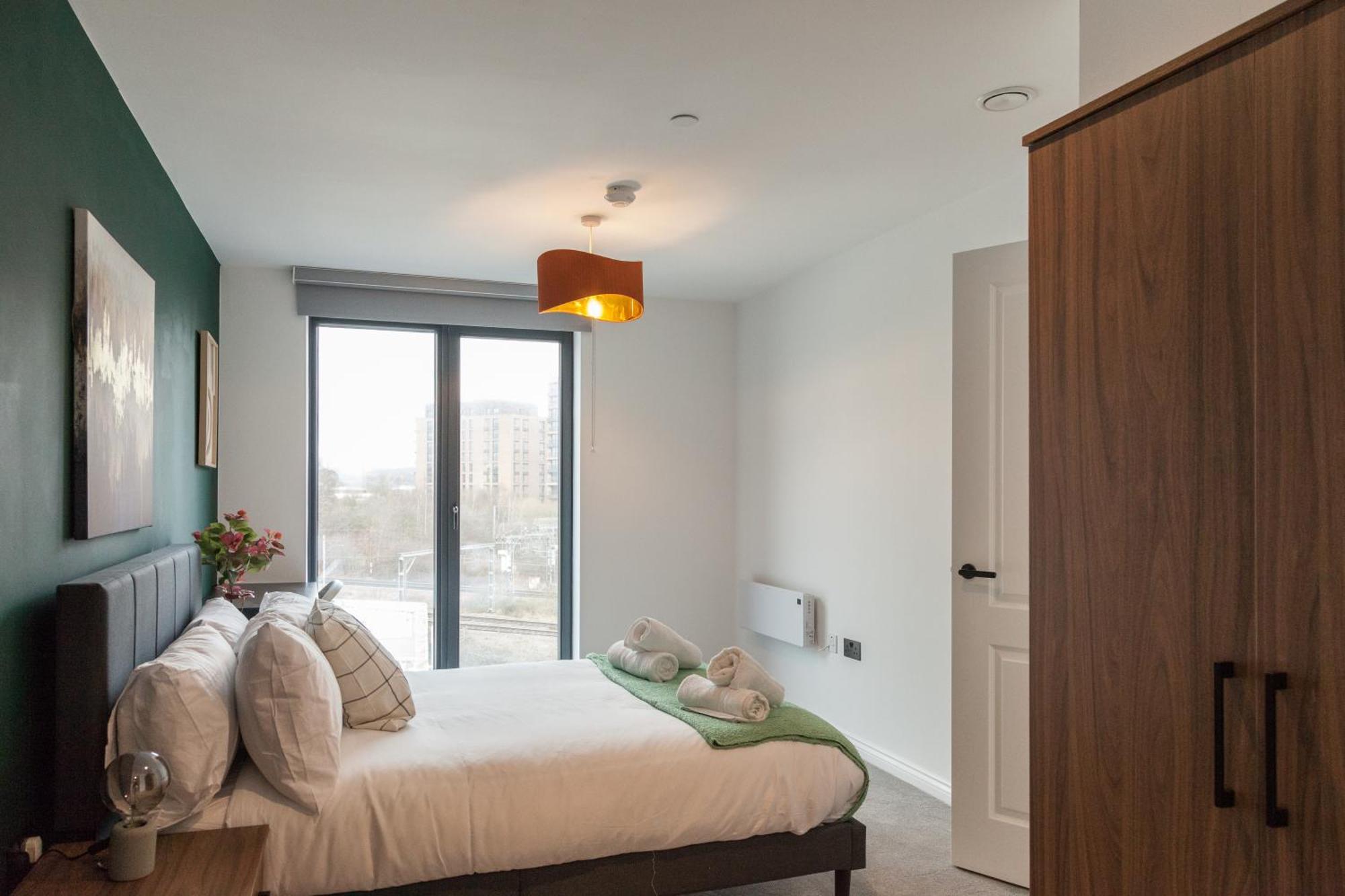 Springwell Gardens Near Leeds Station & Centre *