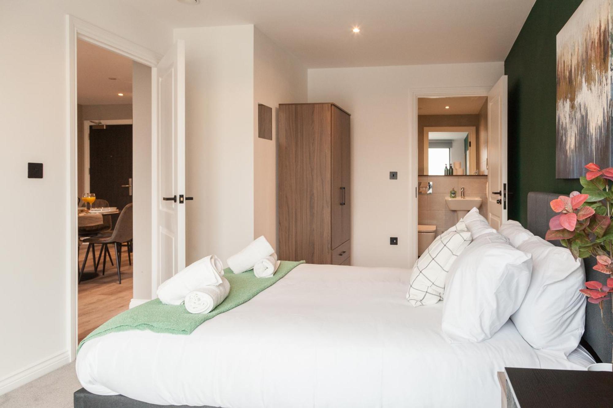 Springwell Gardens Near Leeds Station & Centre *