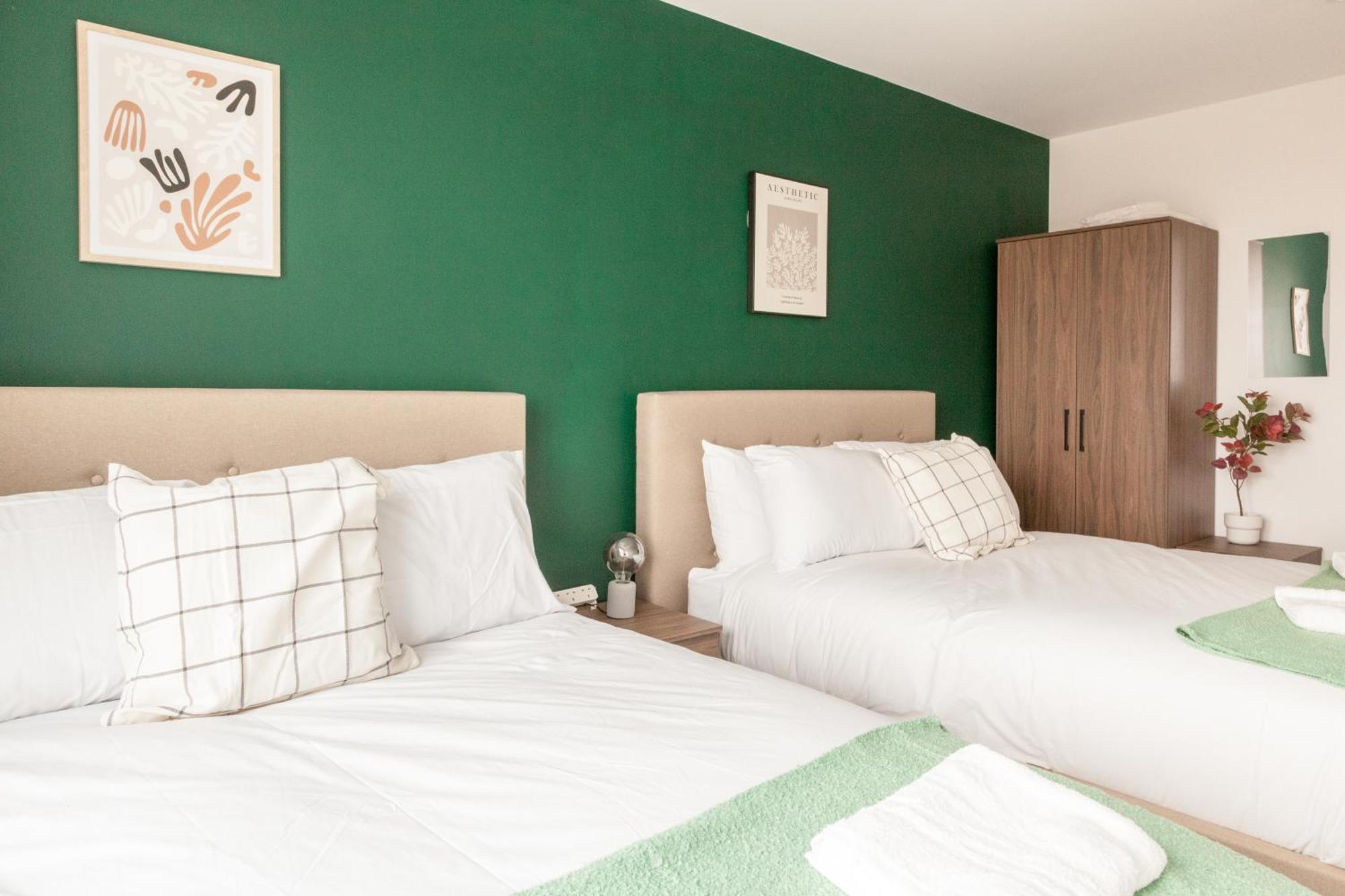 Springwell Gardens Near Leeds Station & Centre Leeds (West Yorkshire)