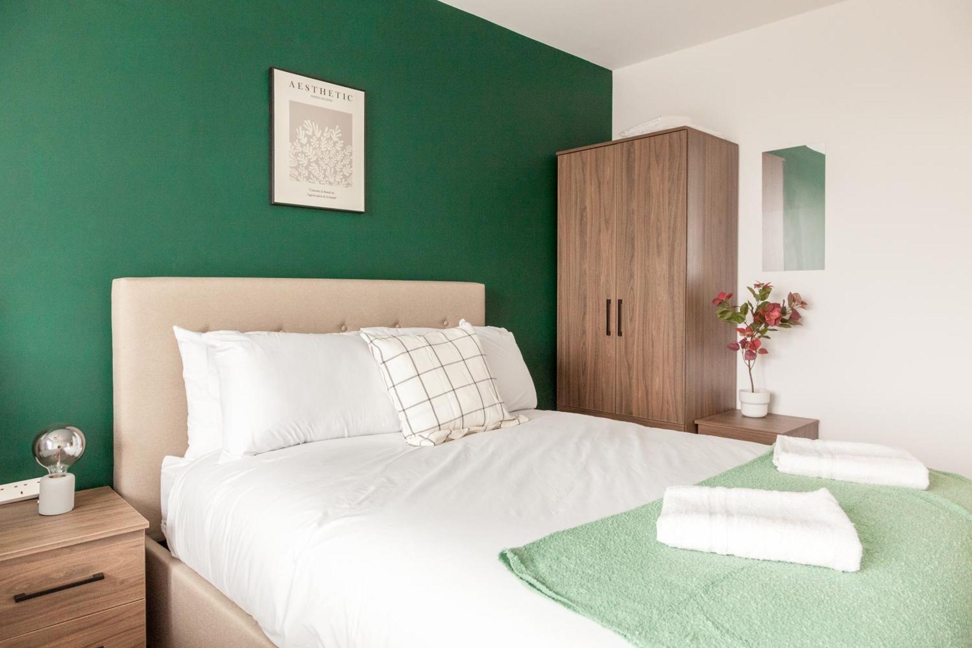Springwell Gardens Near Leeds Station & Centre *