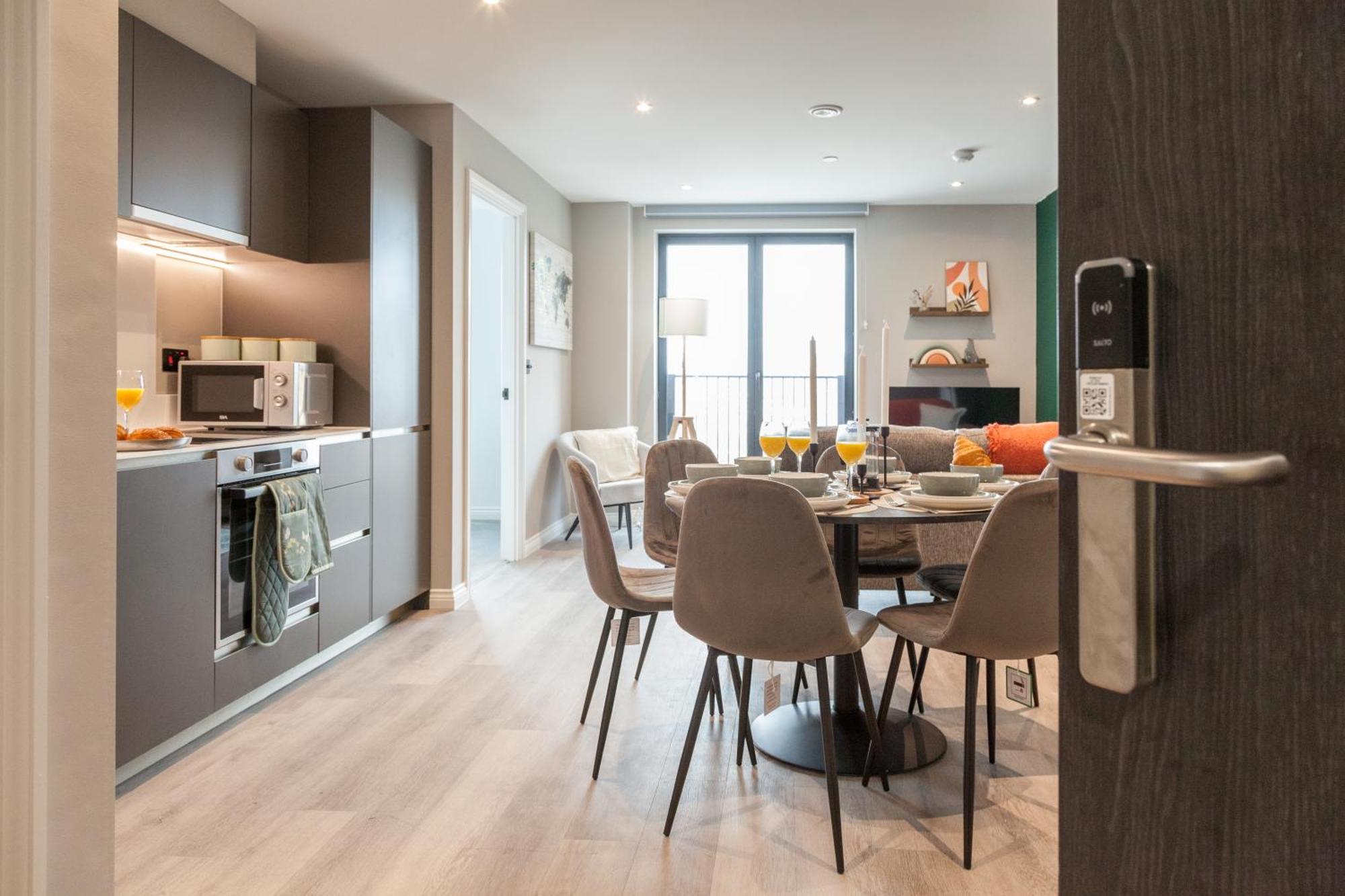 Springwell Gardens Near Leeds Station & Centre Apartment
