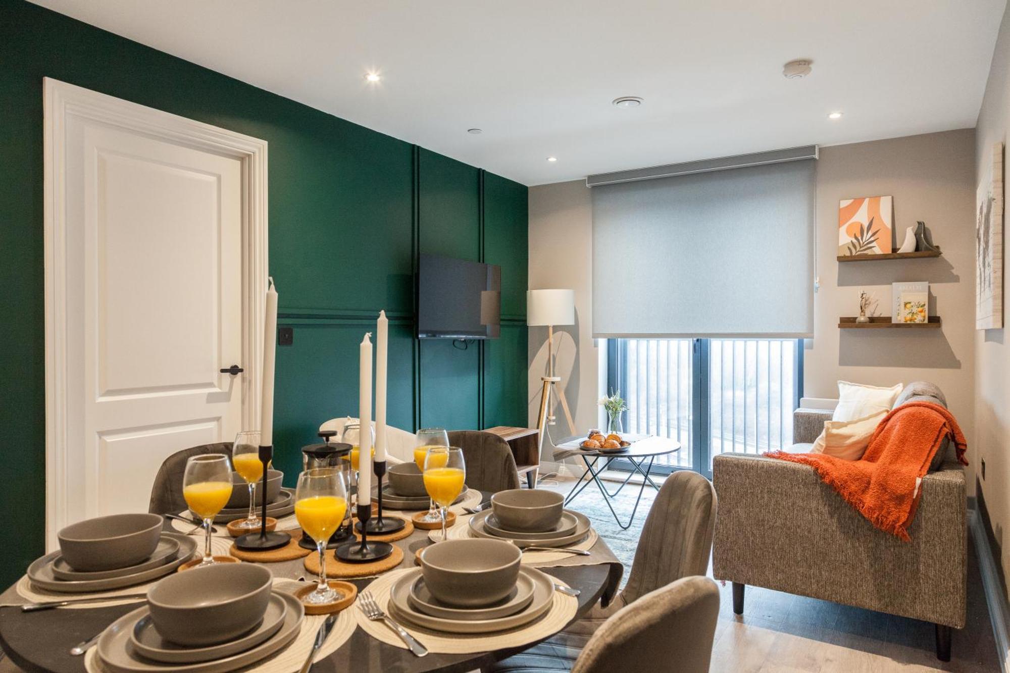 Springwell Gardens Near Leeds Station & Centre * Leeds (West Yorkshire)