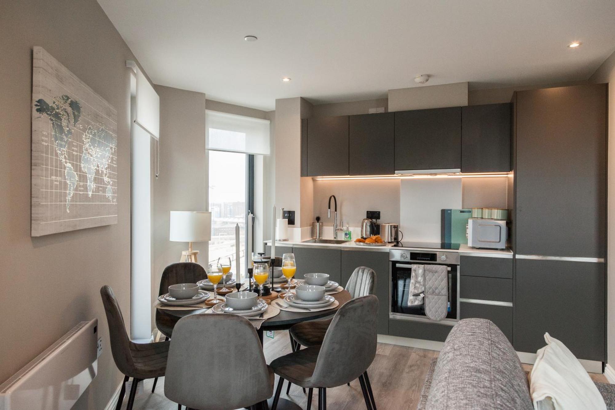 Springwell Gardens Near Leeds Station & Centre Apartment