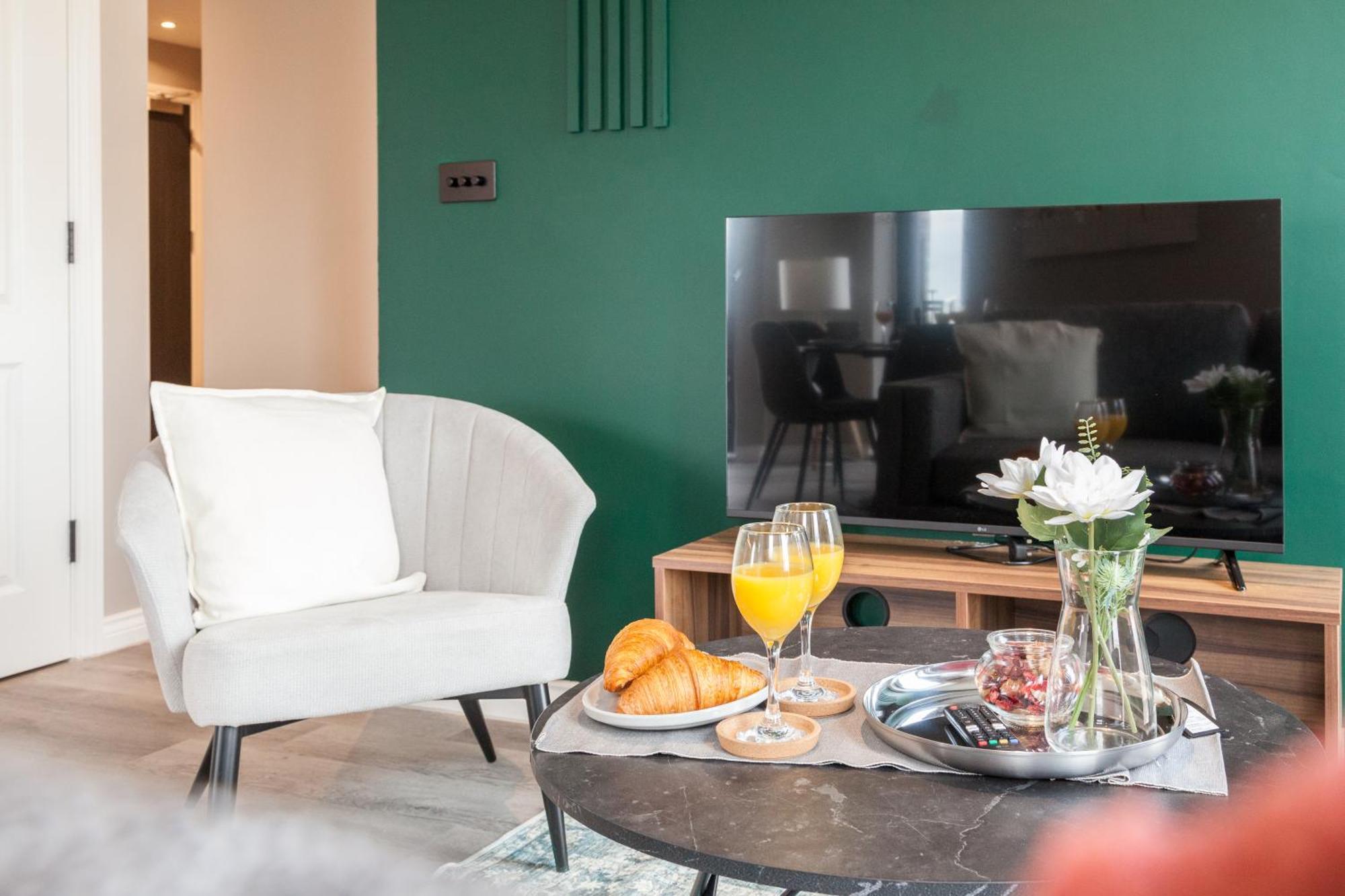Springwell Gardens Near Leeds Station & Centre * Leeds (West Yorkshire)