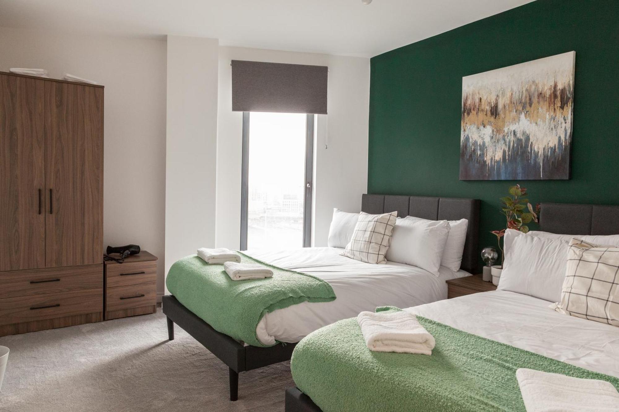 Springwell Gardens Near Leeds Station & Centre Apartment