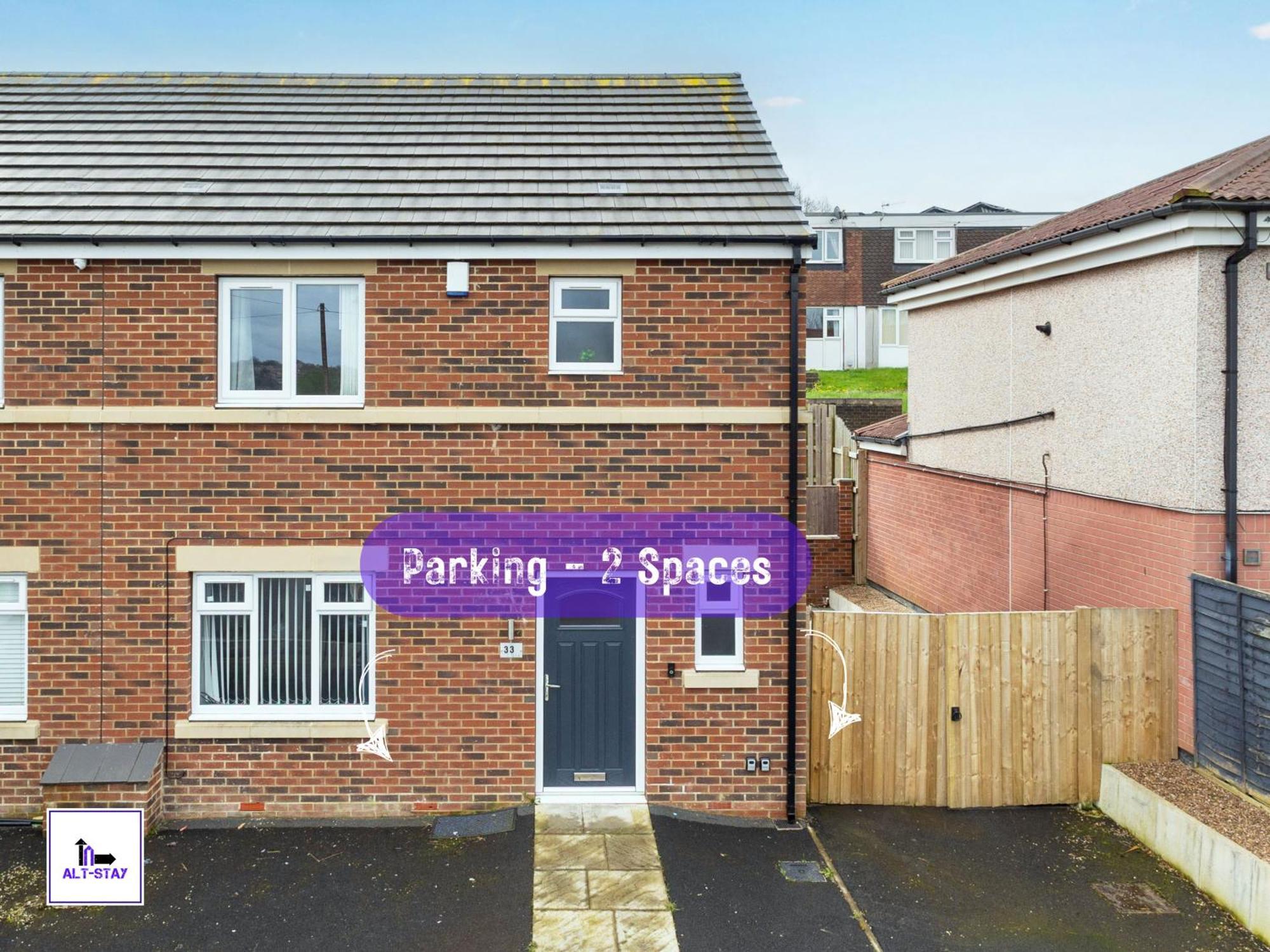 Alt-stay Leeds, M621 Junction 1 - Free Parking & Fast Wi-fi - Fussball Table - Master En-suite - Idea For Contractors & Long