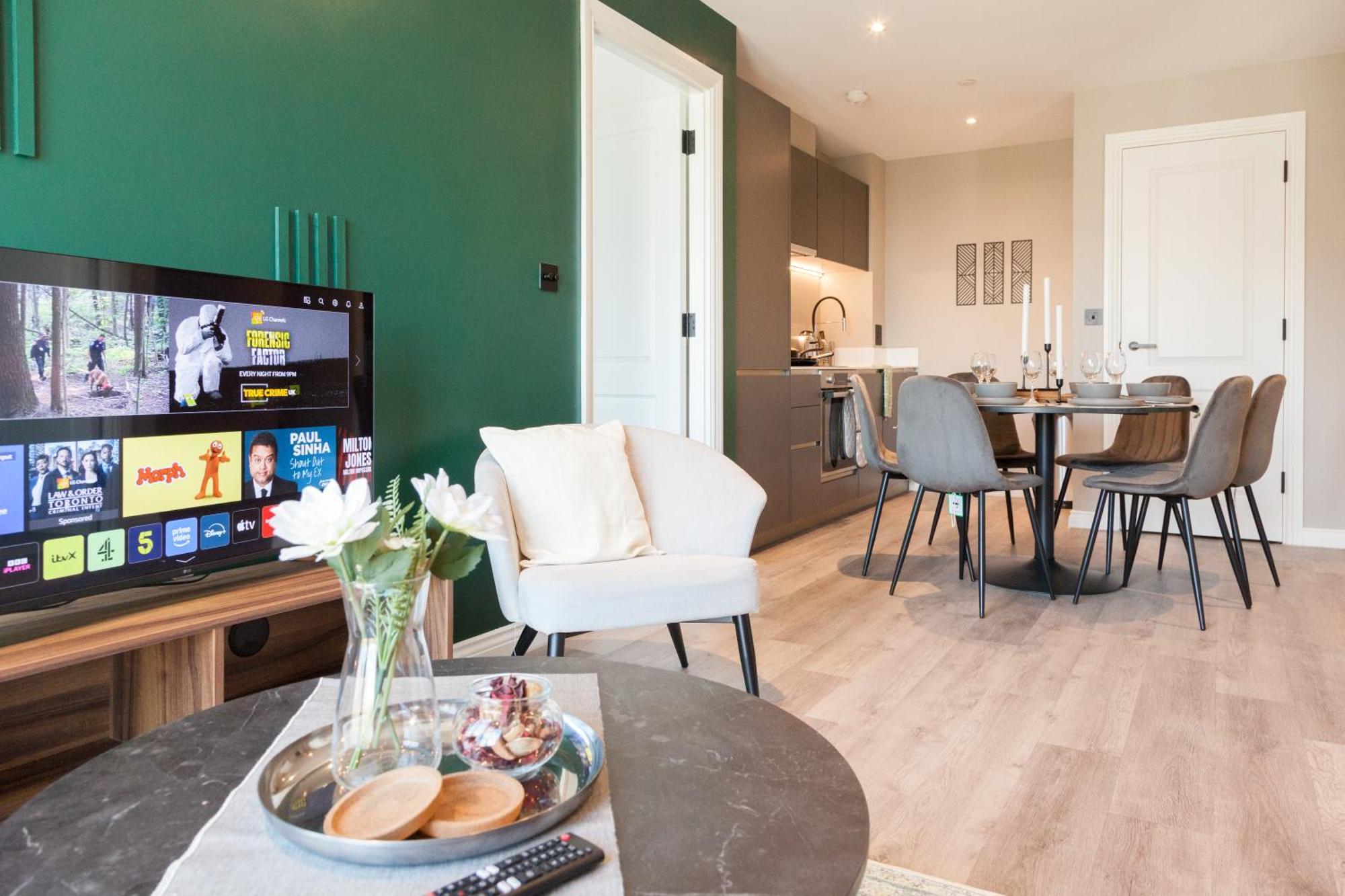 Springwell Gardens Near Leeds Station & Centre *