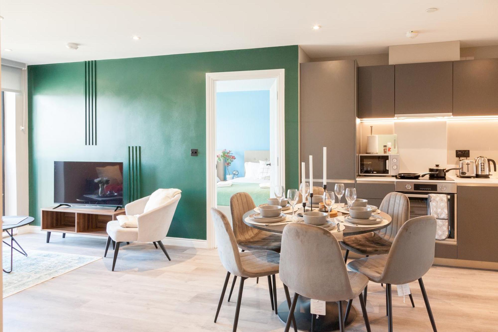 Springwell Gardens Near Leeds Station & Centre