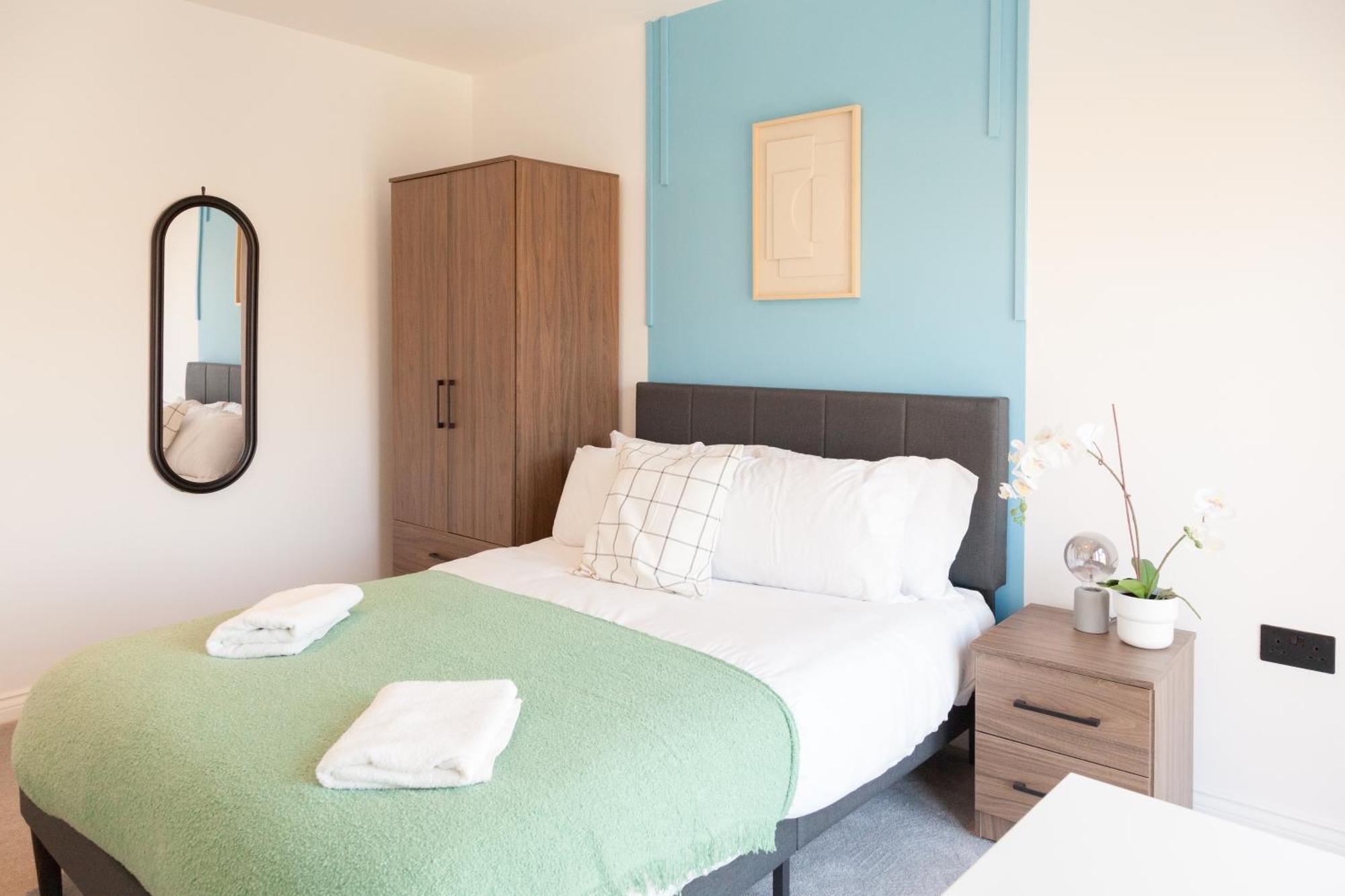 Springwell Gardens Near Leeds Station & Centre *