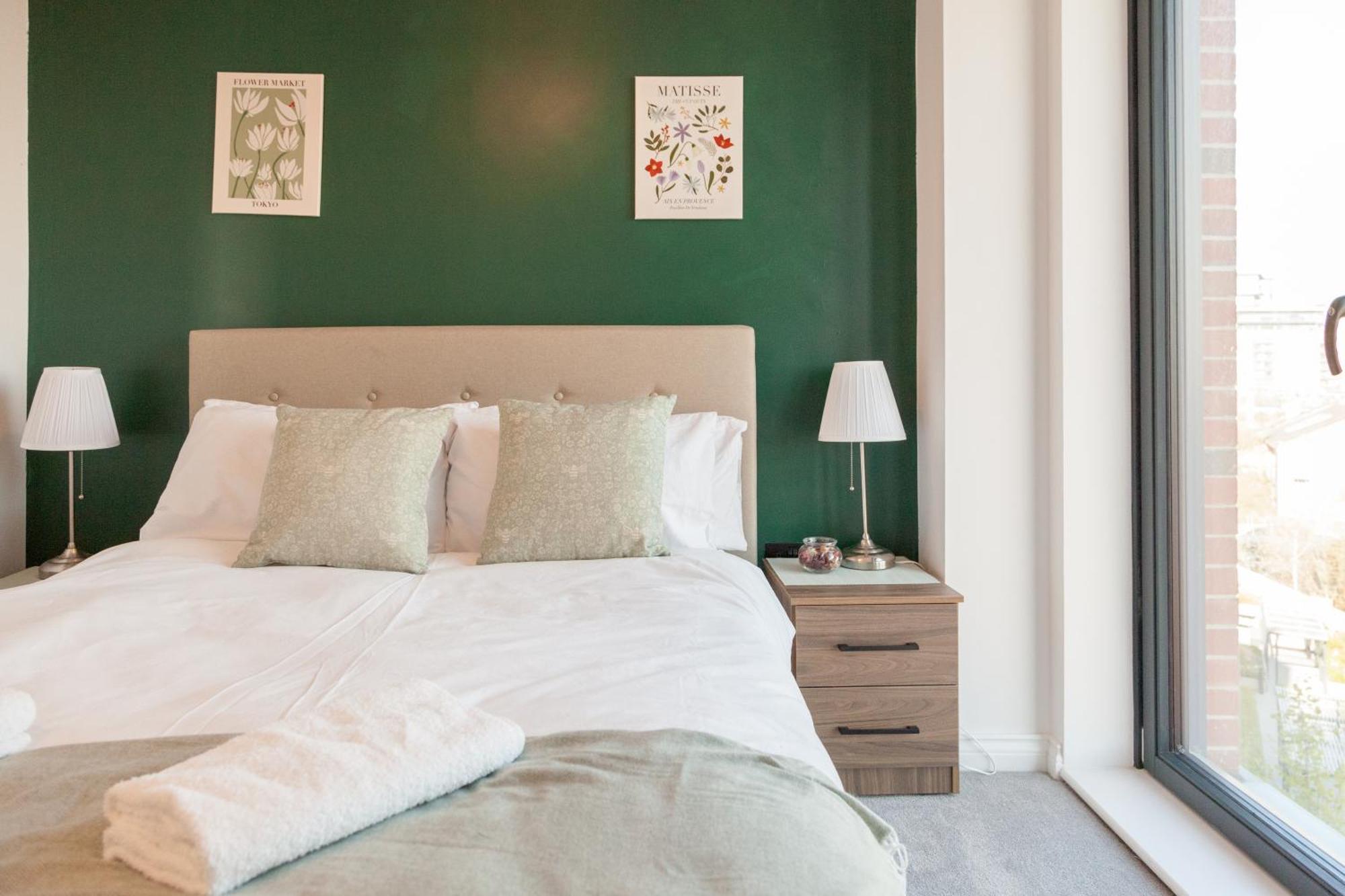 Springwell Gardens Near Leeds Station & Centre * Leeds (West Yorkshire)