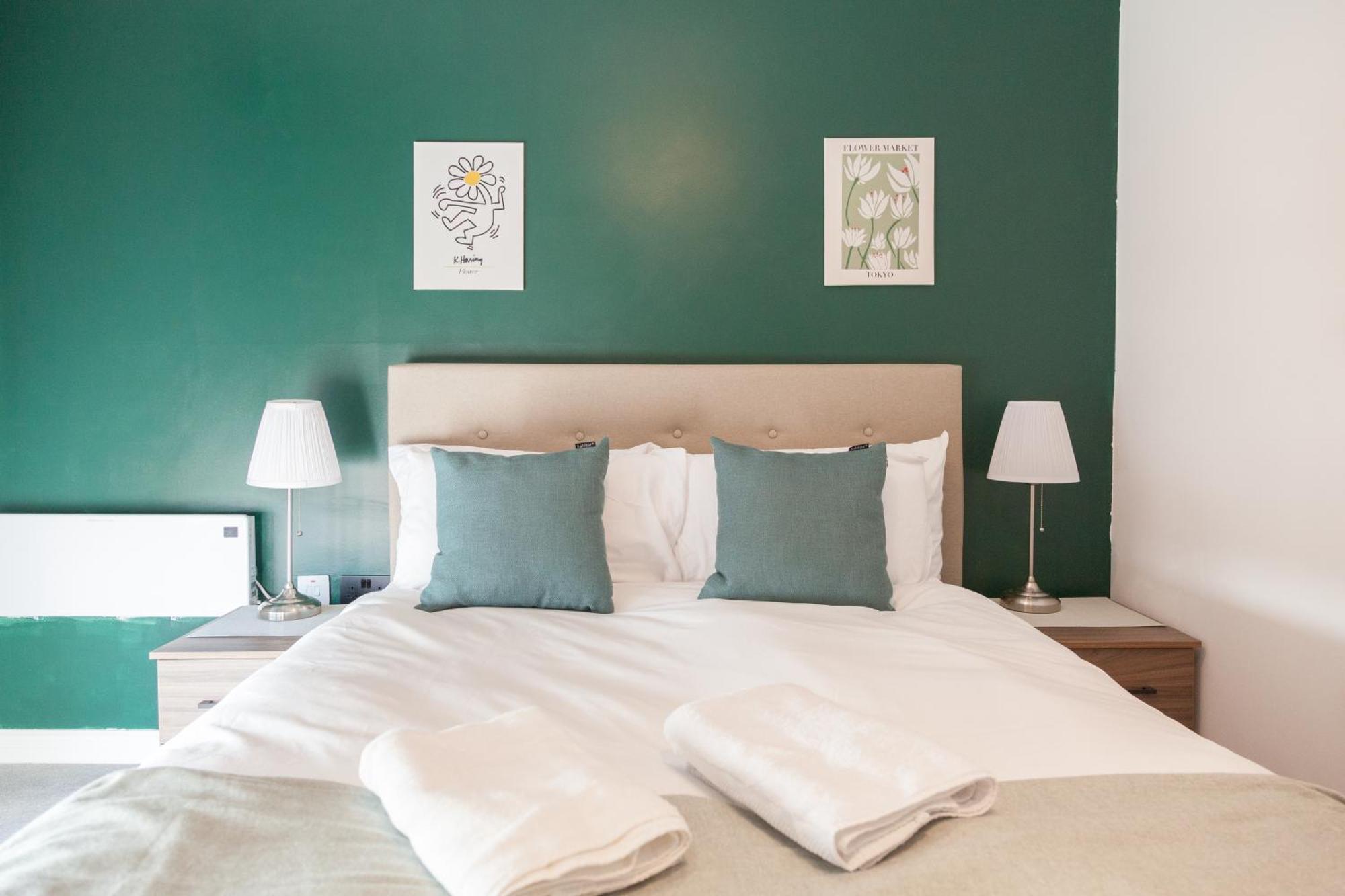 Springwell Gardens Near Leeds Station & Centre Leeds (West Yorkshire)