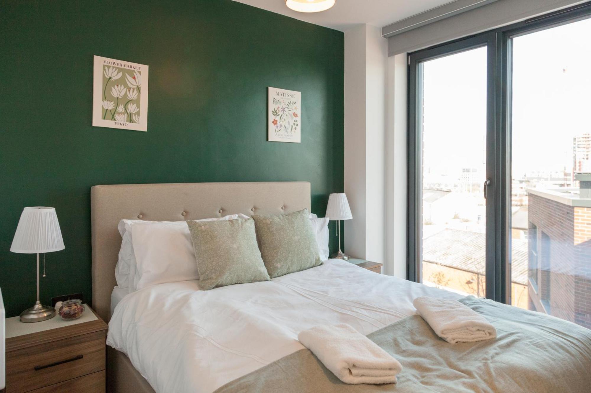 Springwell Gardens Near Leeds Station & Centre Apartment