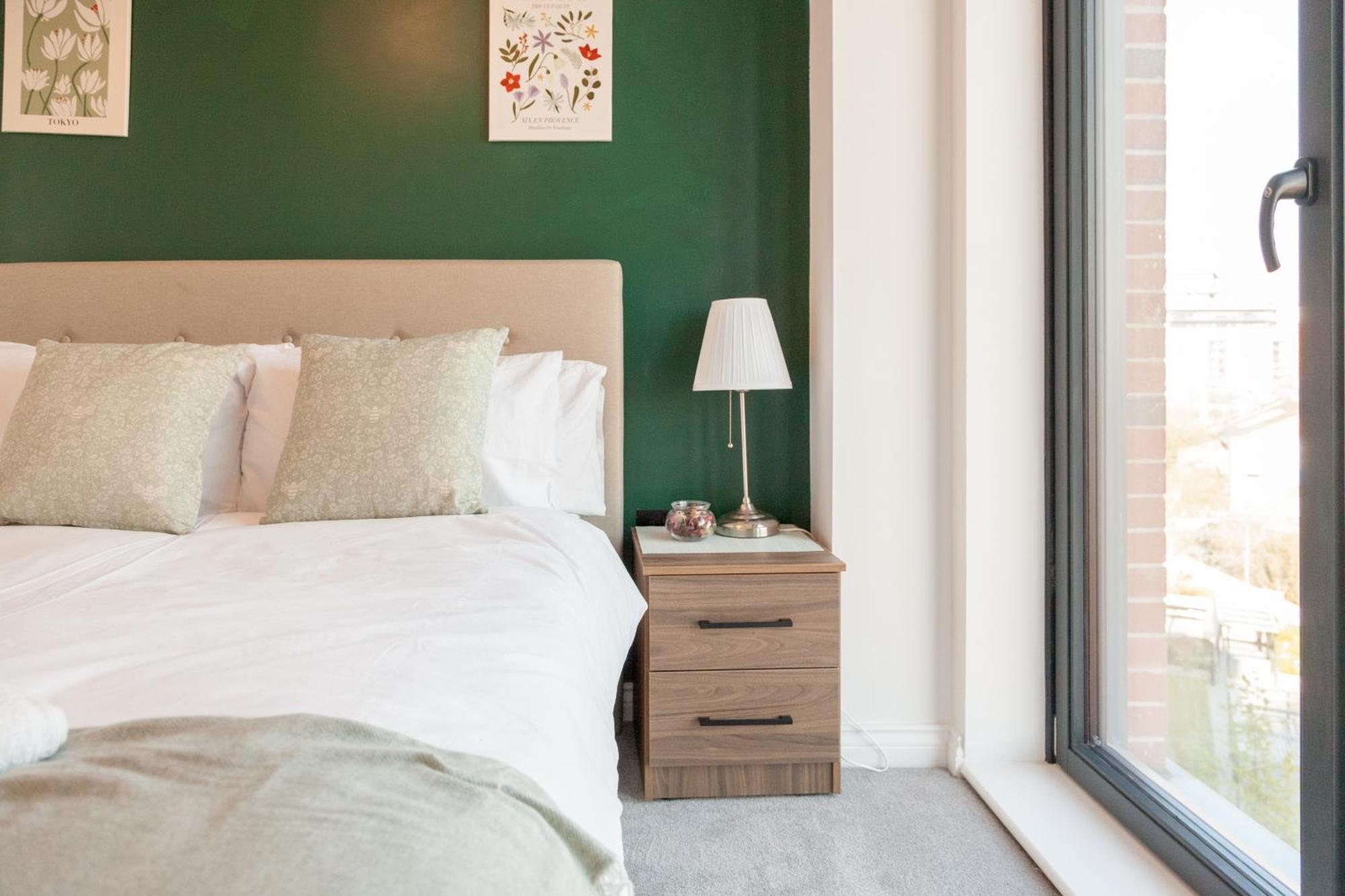 Springwell Gardens Near Leeds Station & Centre