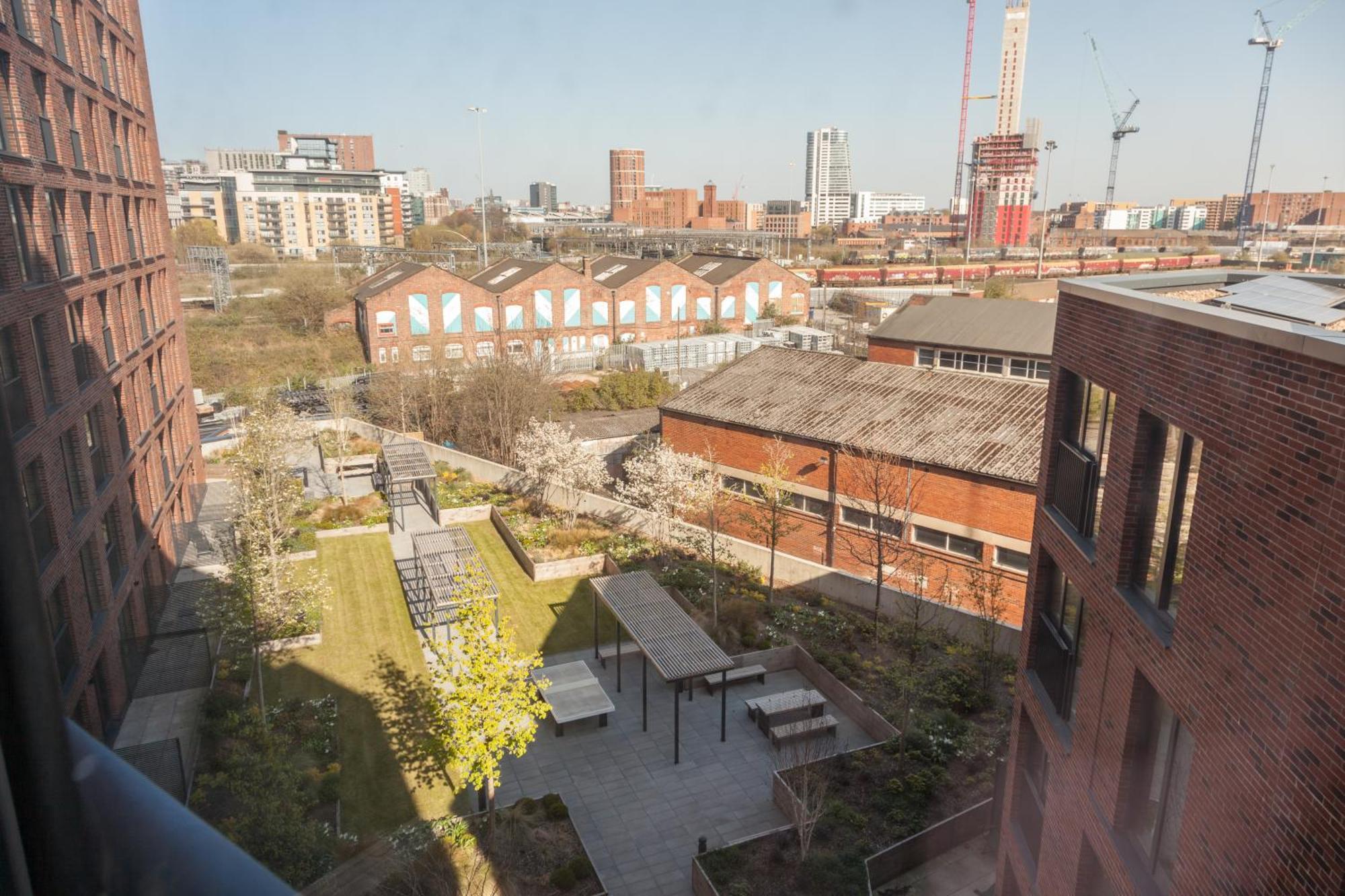 Springwell Gardens Near Leeds Station & Centre