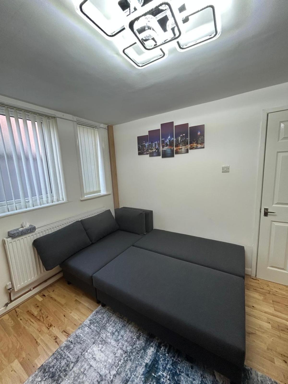 Cozy Flat At Centres Door Step