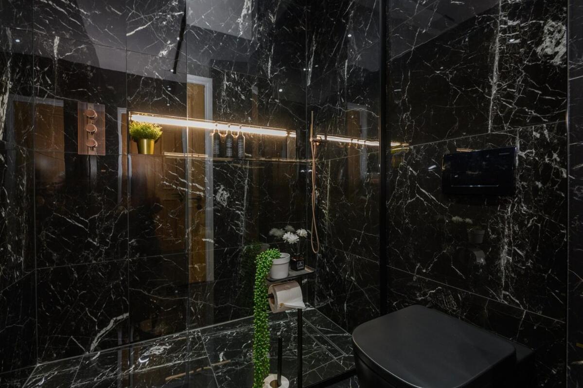 Paradise Boutique Deluxe - Center - Steps To Ivy Apartment Leeds (West Yorkshire)