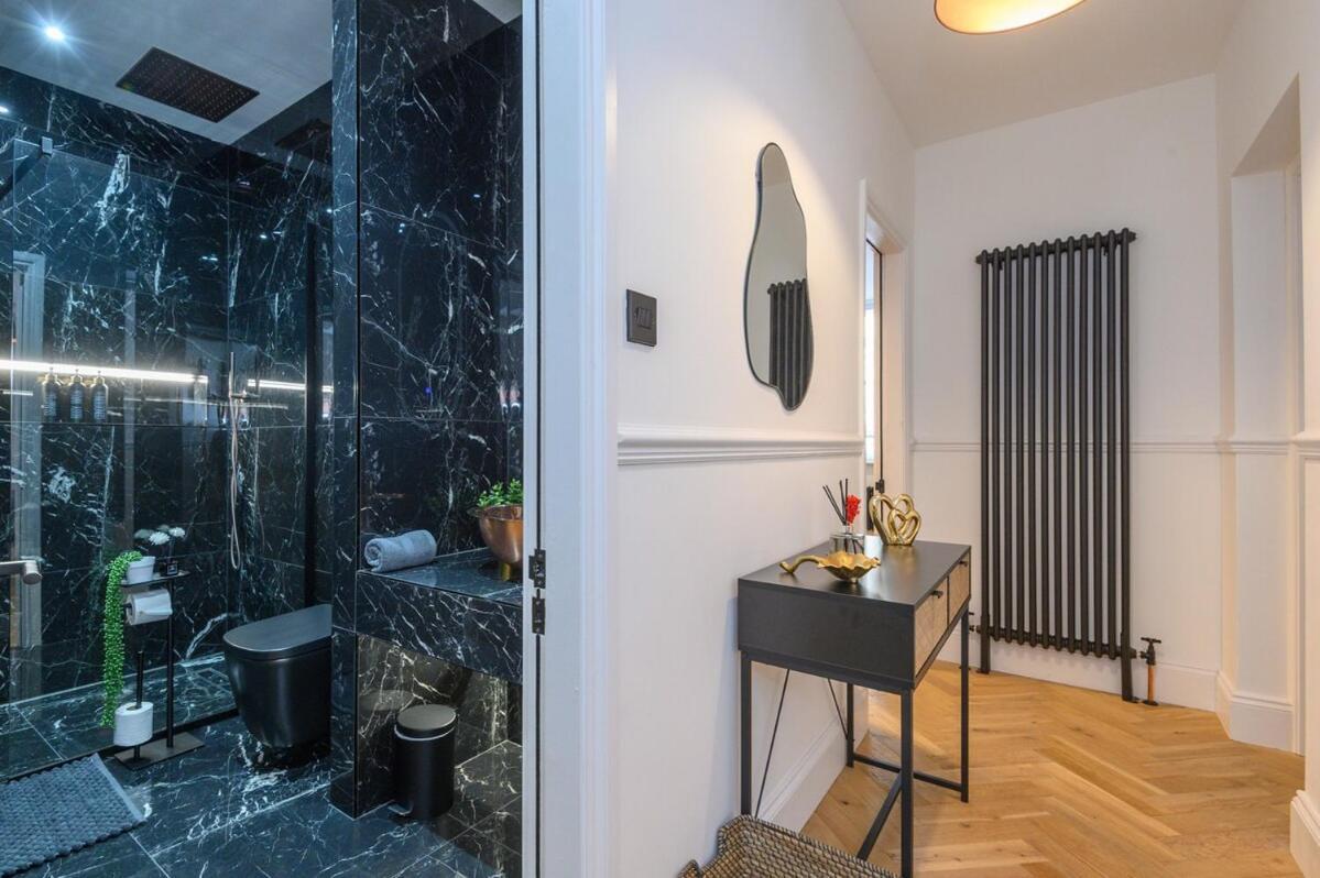Paradise Boutique Deluxe - Center - Steps To Ivy Apartment