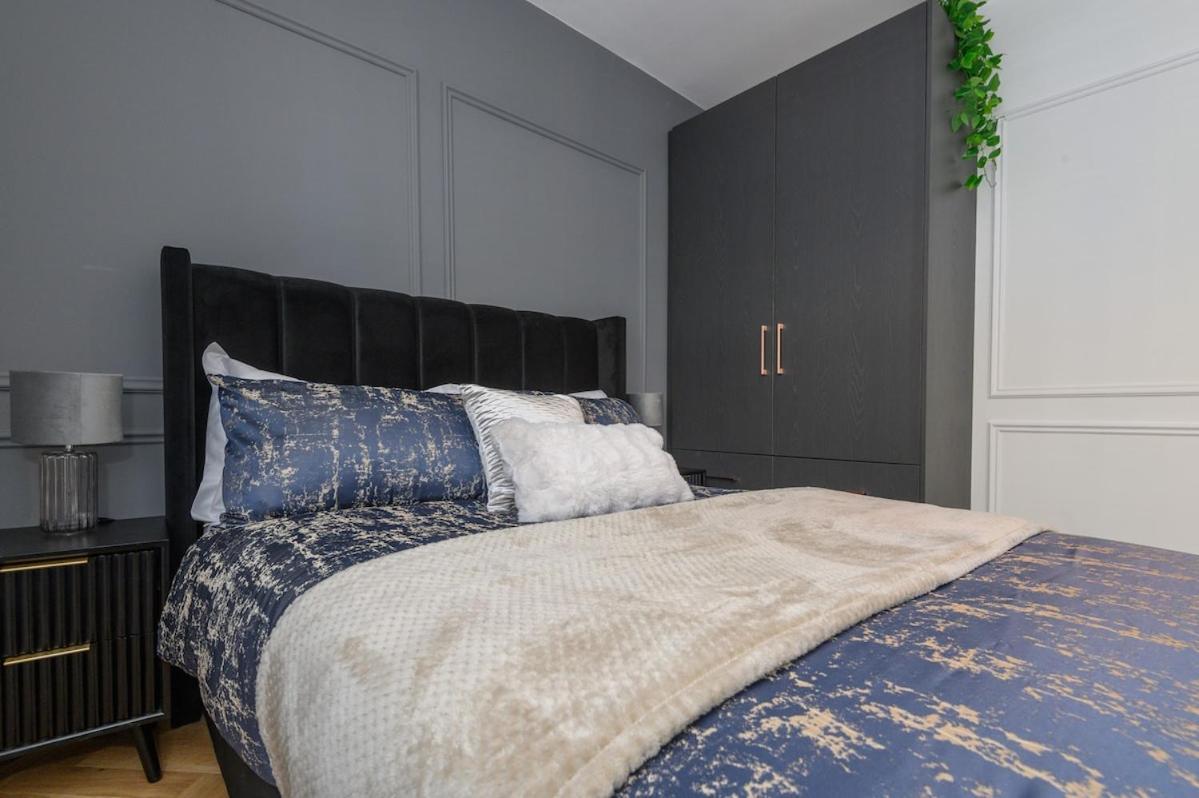 Paradise Boutique Deluxe - Center - Steps To Ivy Apartment