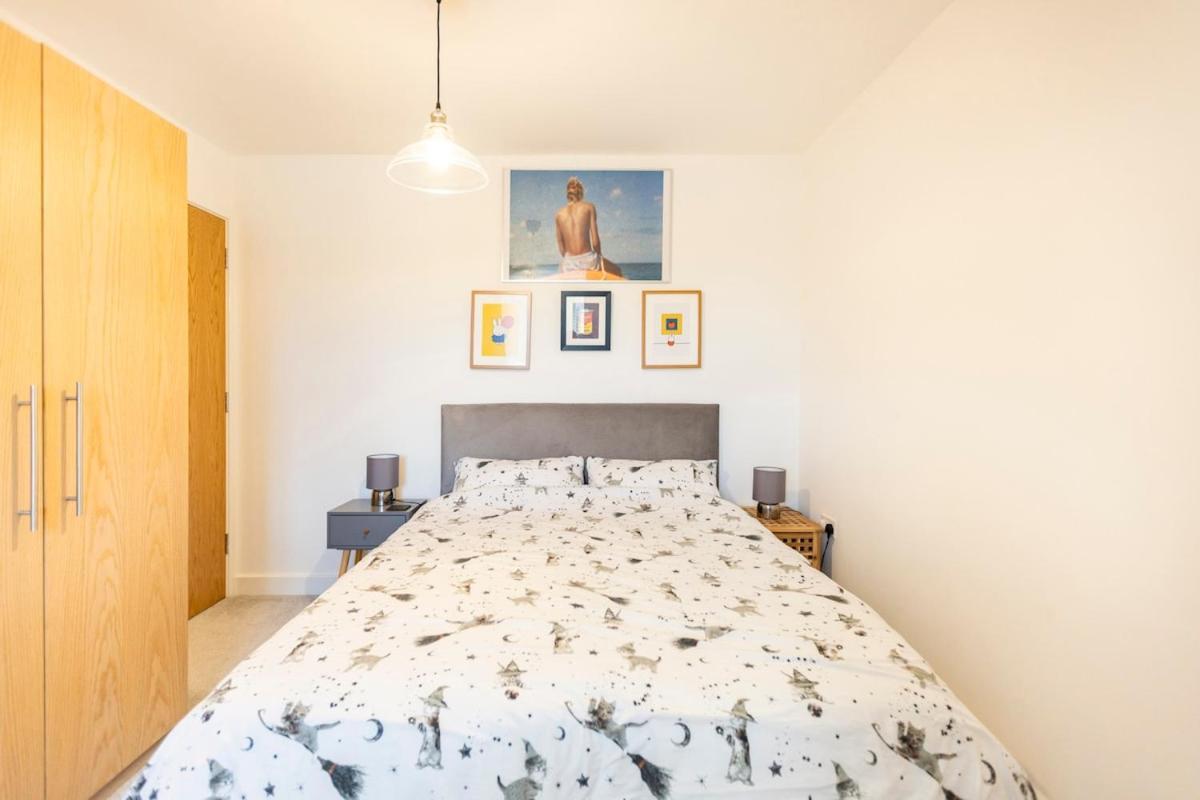 Very Comfortable * Leeds (West Yorkshire)