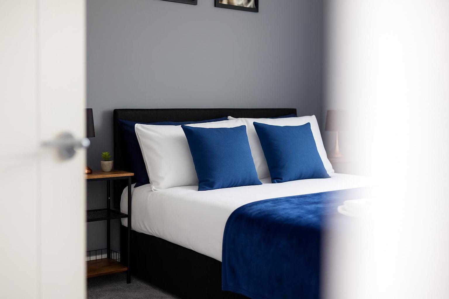 Alt-stay Leeds, M621 Junction 1 - Free Parking & Fast Wi-fi - Fussball Table - Master En-suite - Idea For Contractors & Long *