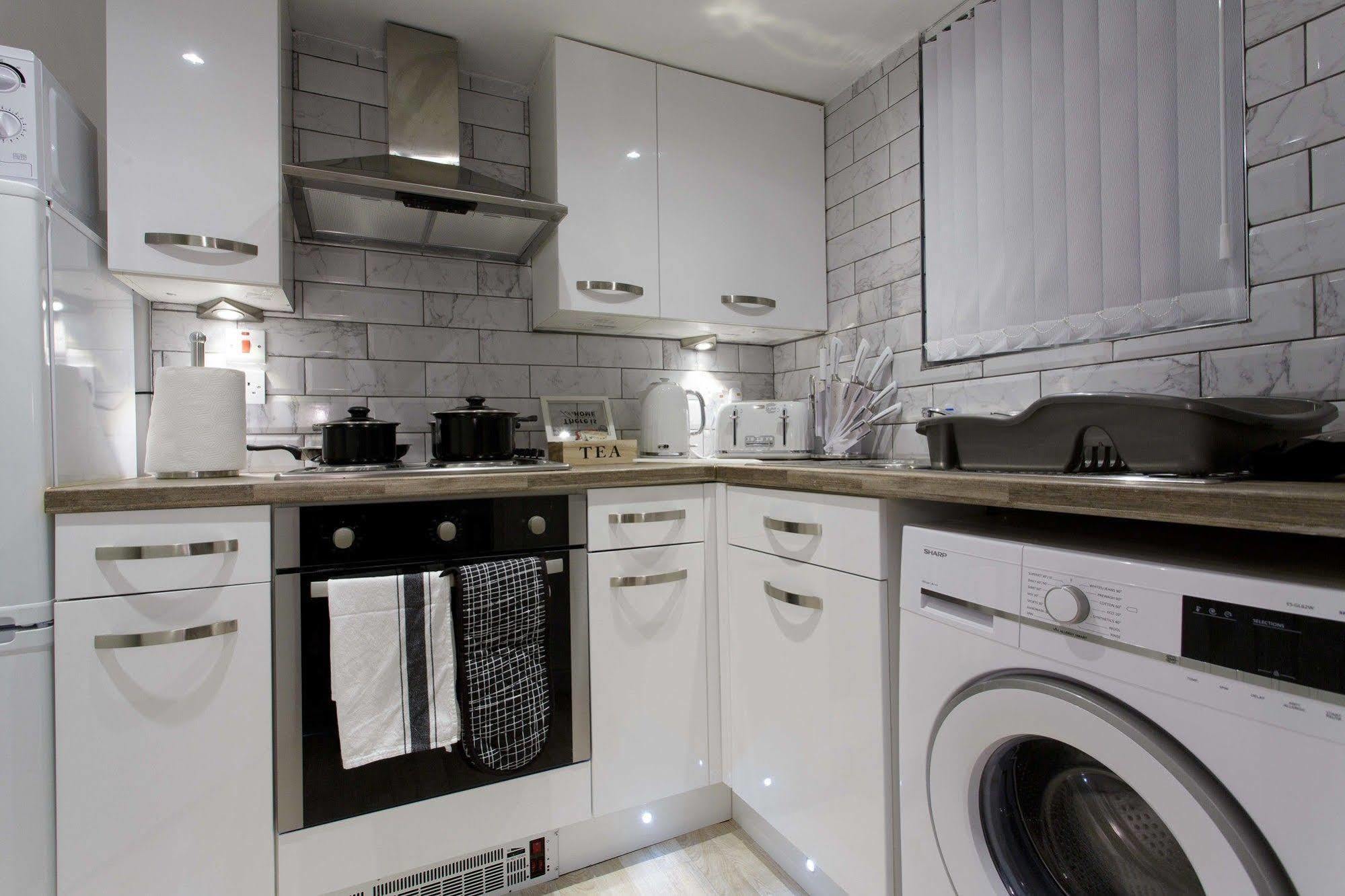 Shaftesbury * Leeds (West Yorkshire)