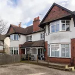 Beautiful 2 Bedroom Flat On Street Lane