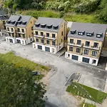 Huge 5 Bedroom Home, Sleeps 6